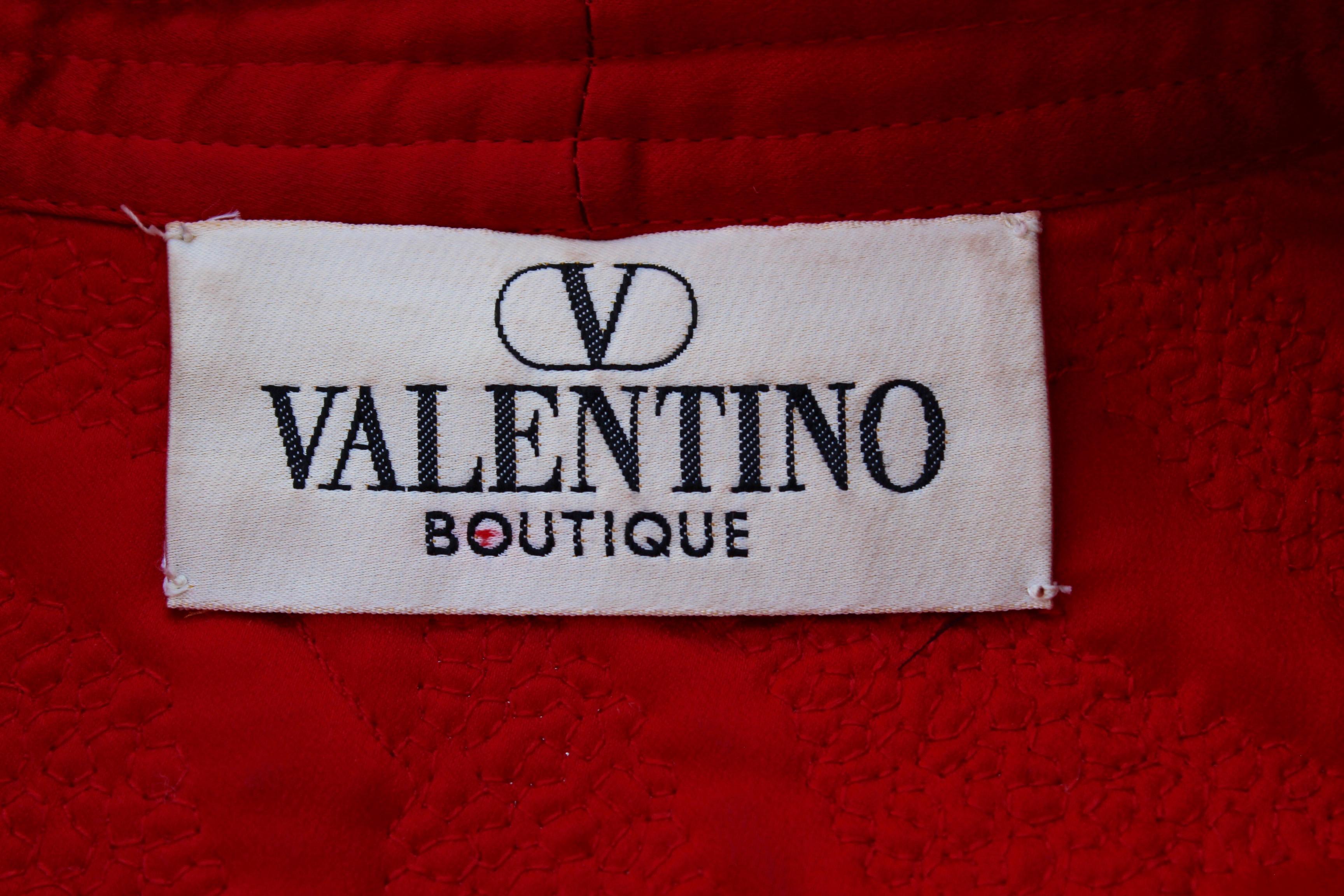 Valentino beautiful red satin and mink kimono-shaped jacket 6