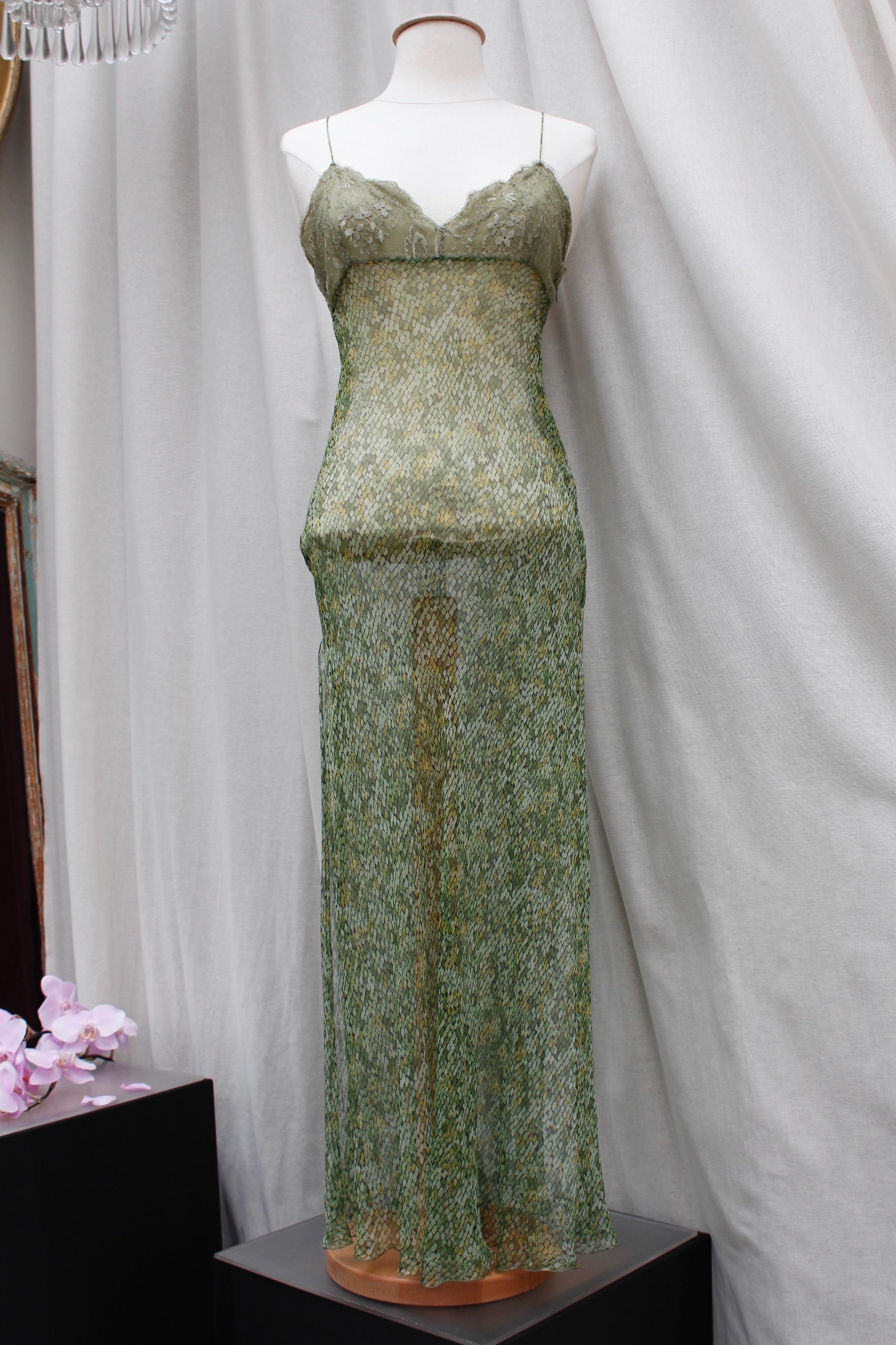 Valentino beautiful dress and skirt set made of green chiffon and lace In Good Condition In Paris, FR
