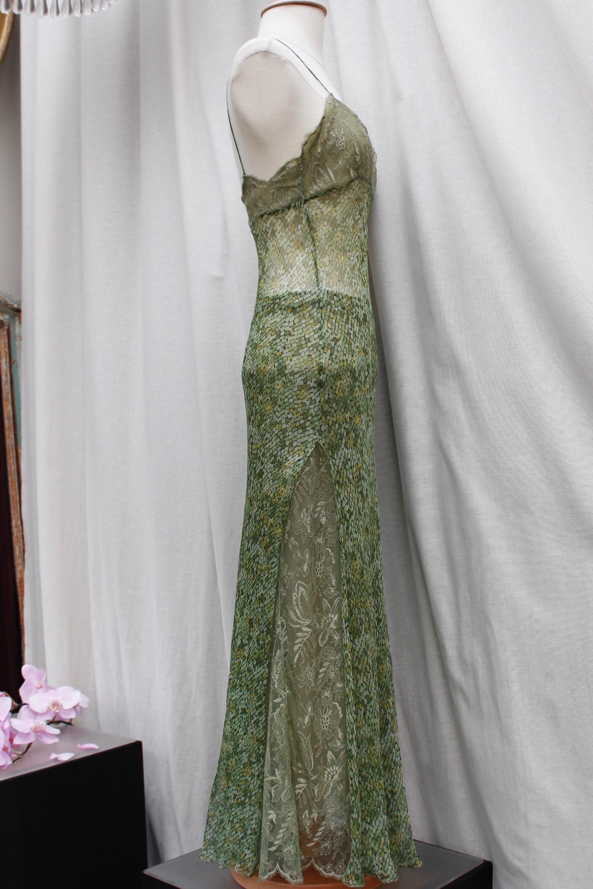 VALENTINO (Made in Italy) Lovely unique cocktail set comprised of a long dress with long side slits, opening up on a long straight skirt. The very loose feminine dress, cut in the style of a negligee, is decorated with lime green lace at the bust,