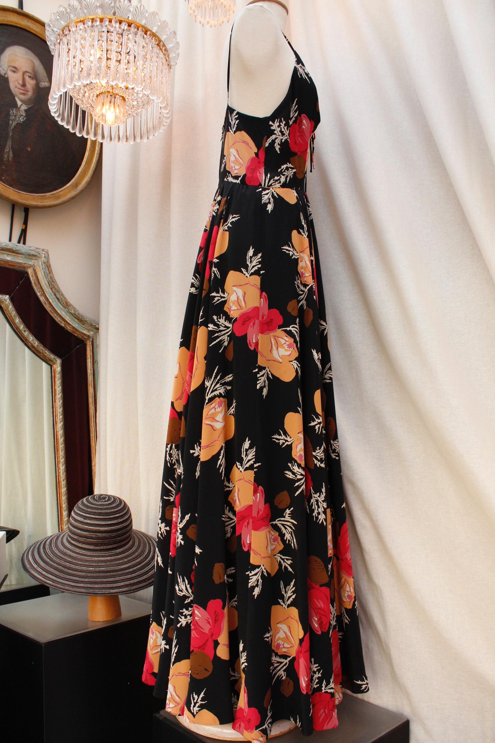 Nina Ricci lovely long dress with a summer jacket made of floral silk In Good Condition For Sale In Paris, FR