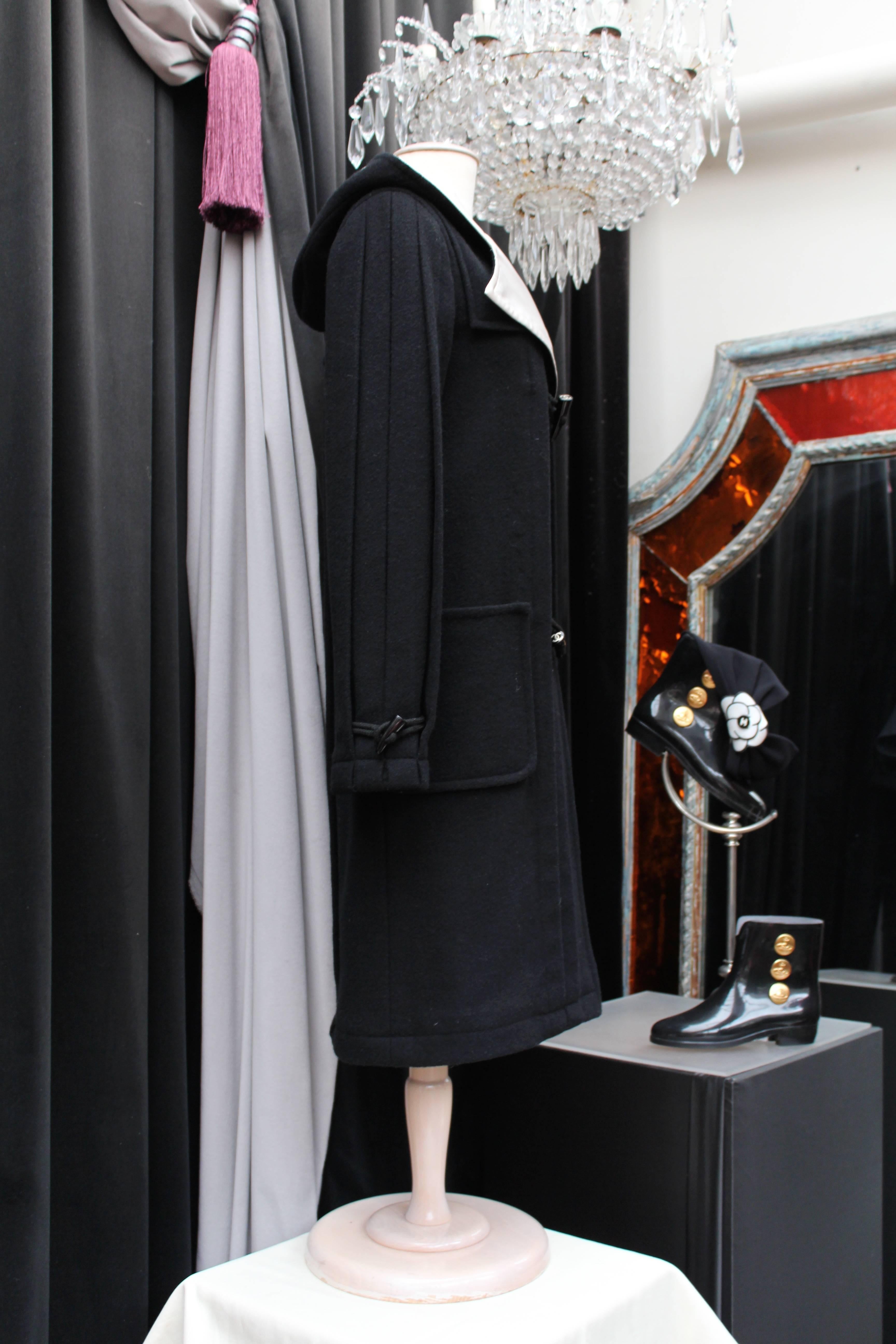 Chanel Black and White Duffle Coat, 2006 In Excellent Condition In Paris, FR