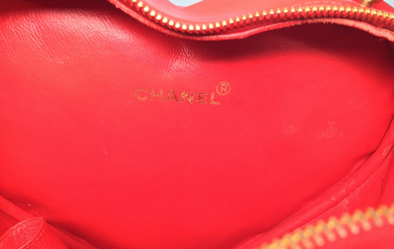 Chanel Red Patent Leather CC Heart Handbag In Good Condition For Sale In Bethesda, MD