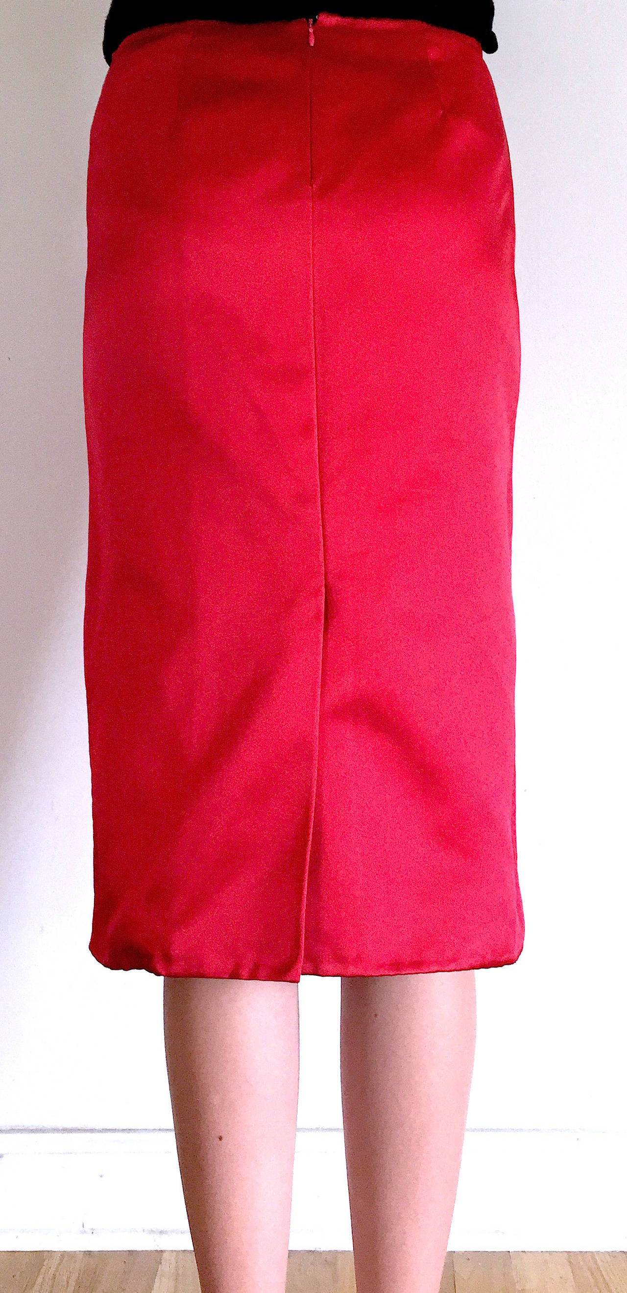 Women's Prada Red Satin Runway Skirt with Flower Applique, IT 40 For Sale