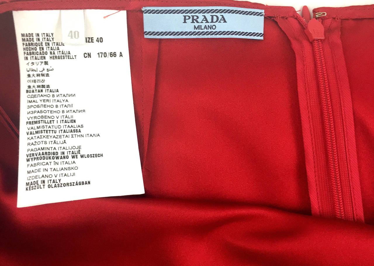 Prada Red Satin Runway Skirt with Flower Applique, IT 40 For Sale 2