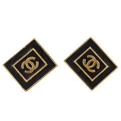 Chanel Vintage Logo CC Gold-Tone & Leather Clip On Earrings