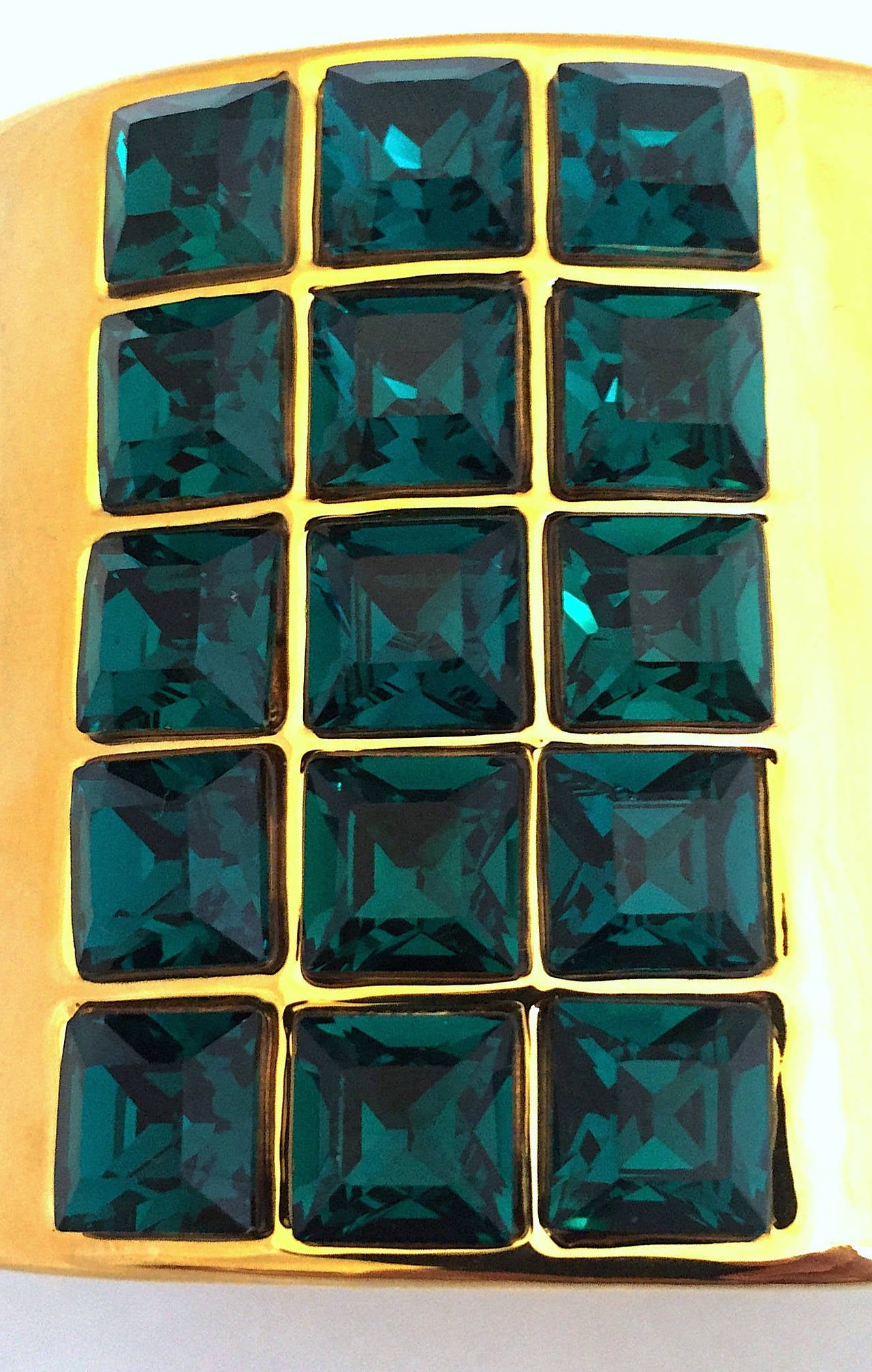 Two massive rare Kenneth Jay Lane KJL Cuffs with hinges and magnetic closures, each featuring 15 square emerald colored crystals. They are in excellent condition with minimal signs of wear.
Measurements: diameter 2.5