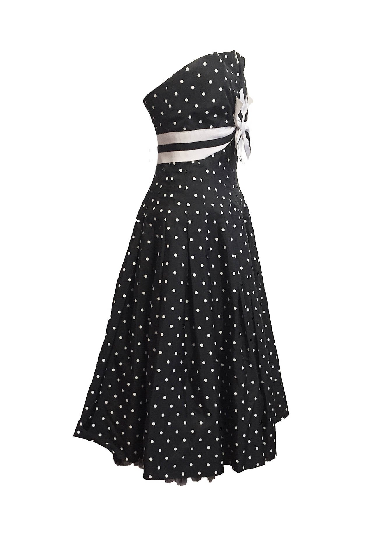 Women's Victor Costa Famous Black & White Dot Dress For Sale