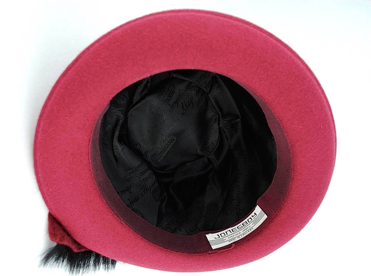 Important Stephen Jones Jonesboy Maroon Felt Hat, Circa 1990s In Excellent Condition For Sale In Bethesda, MD