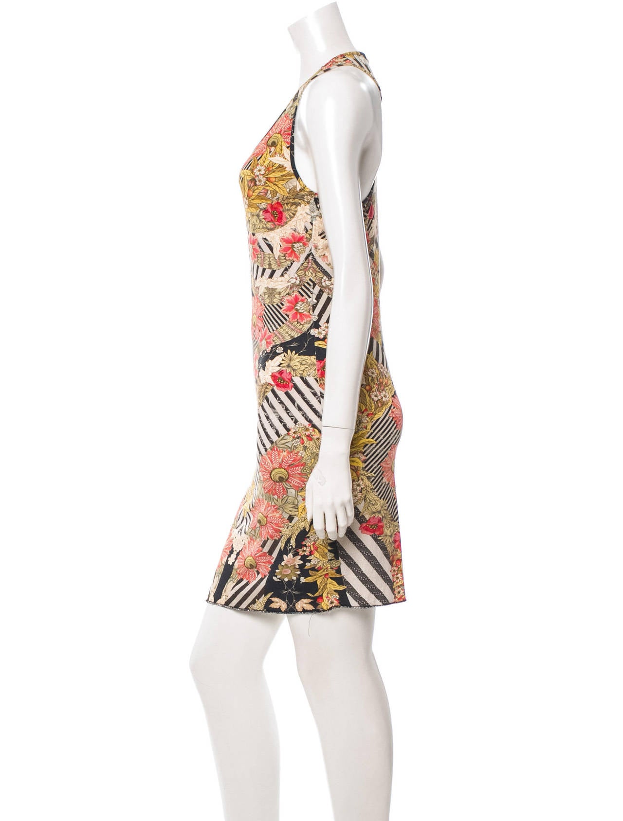 Alexander McQueen sleeveless dress with harvest print.

Measurements: Bust 24”, Waist 23”, Hip 23”, Length 38.5”