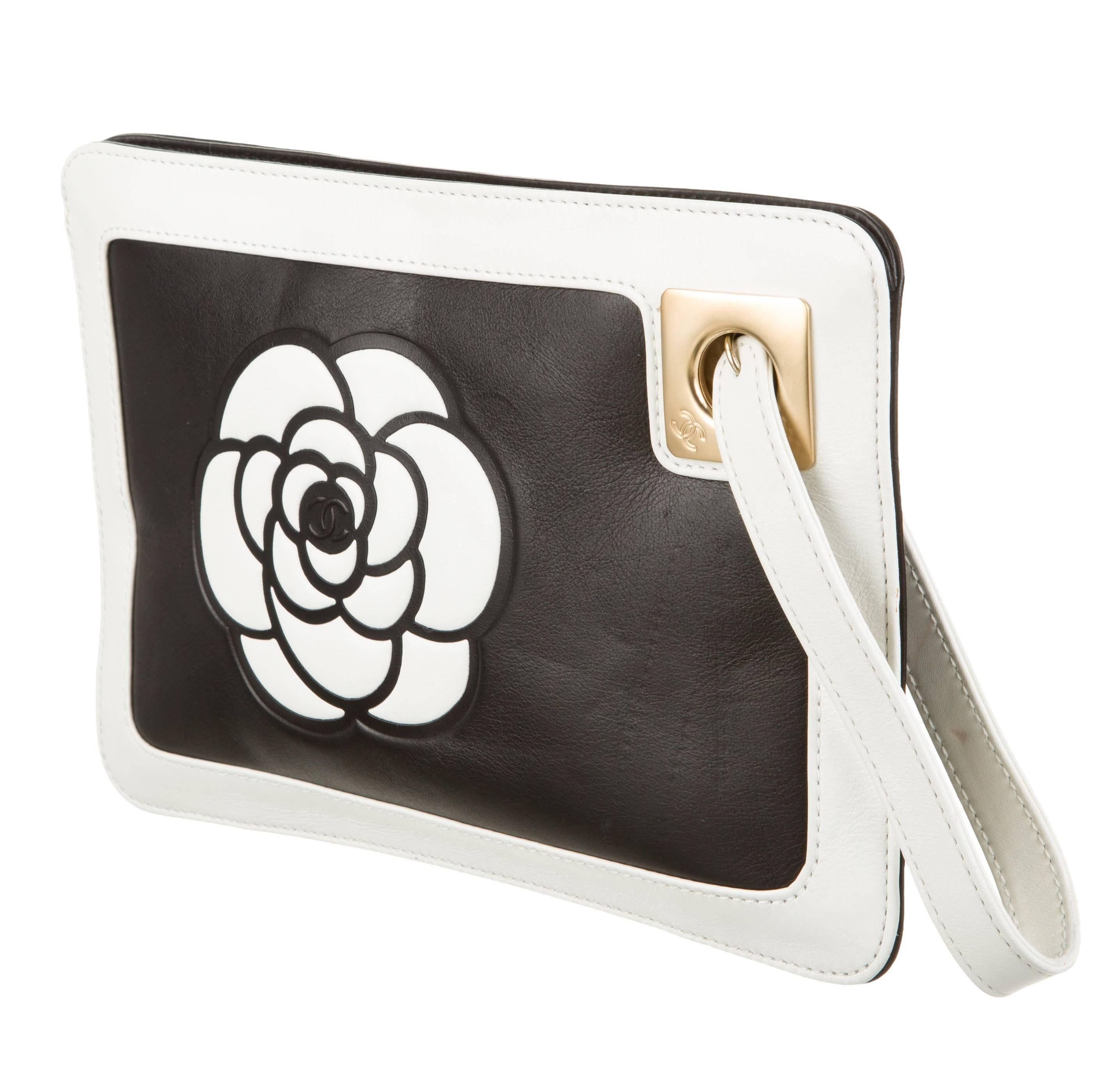 Rare Chanel Camellia Wristlet Clutch In Good Condition In Bethesda, MD