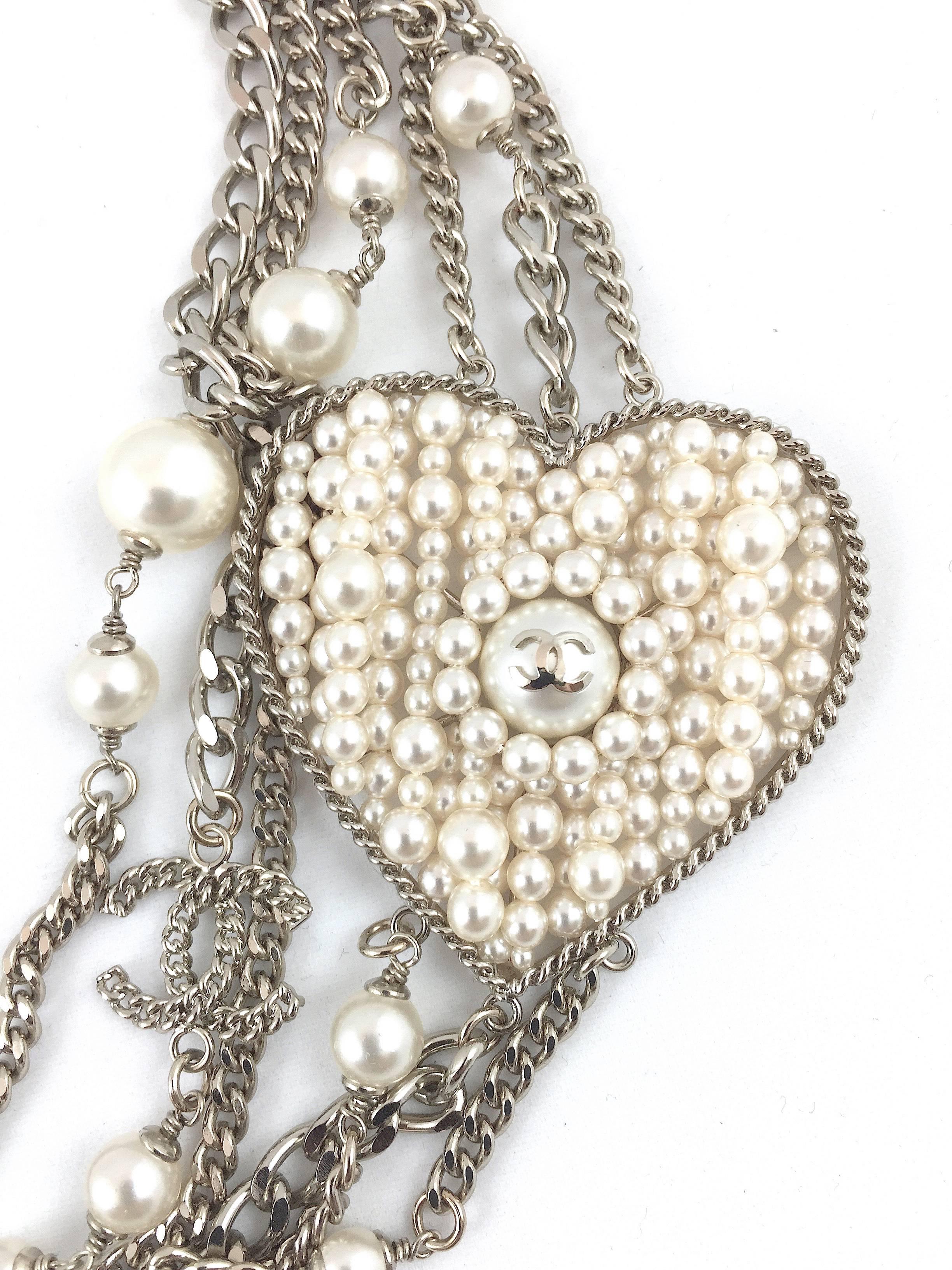 Rare Chanel Silver-Tone Pearl Heart Sautoir Extra Long Necklace, 2006 In Excellent Condition For Sale In Bethesda, MD