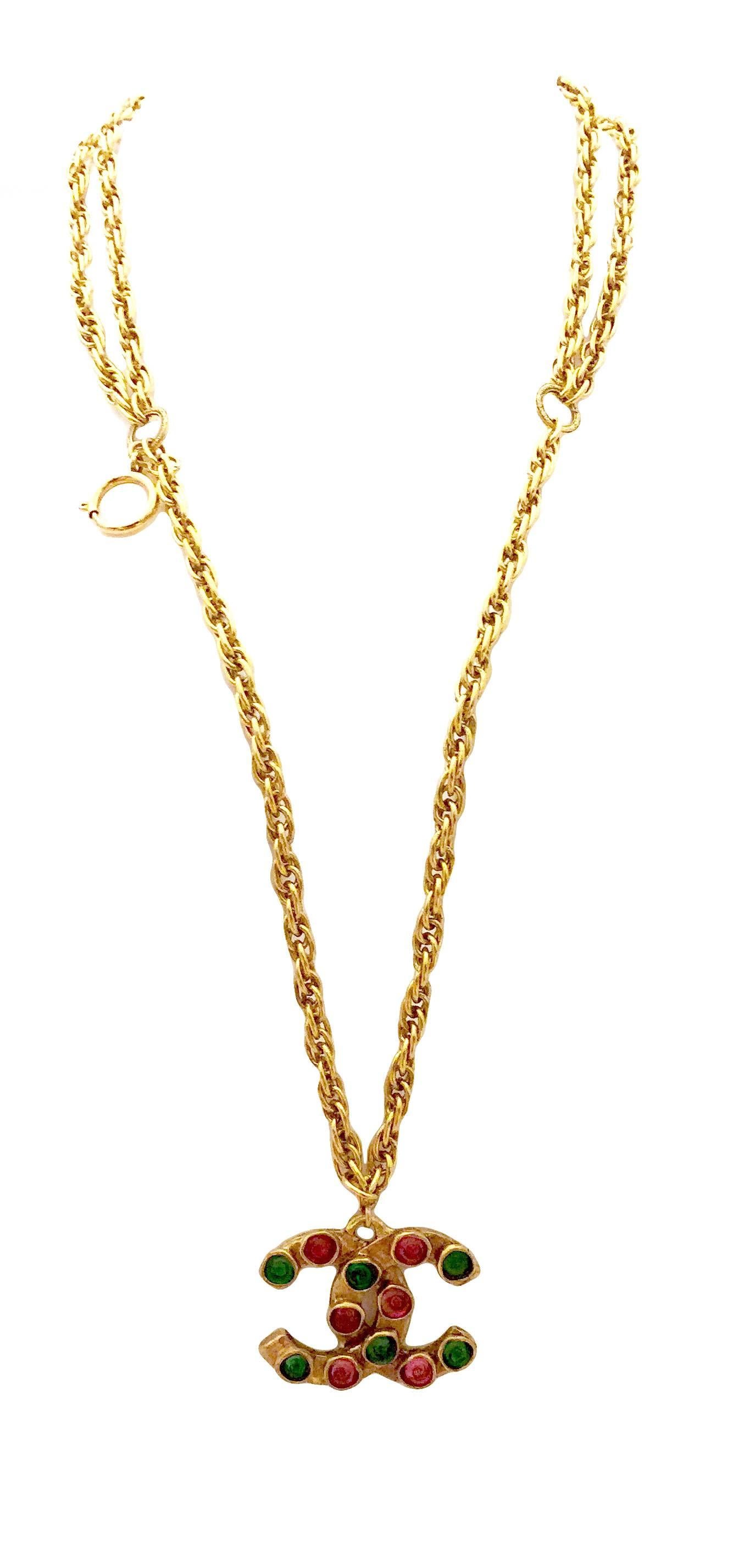 Iconic Chanel Vintage Gripoix CC Pendant Necklace, 1980s In Good Condition For Sale In Bethesda, MD
