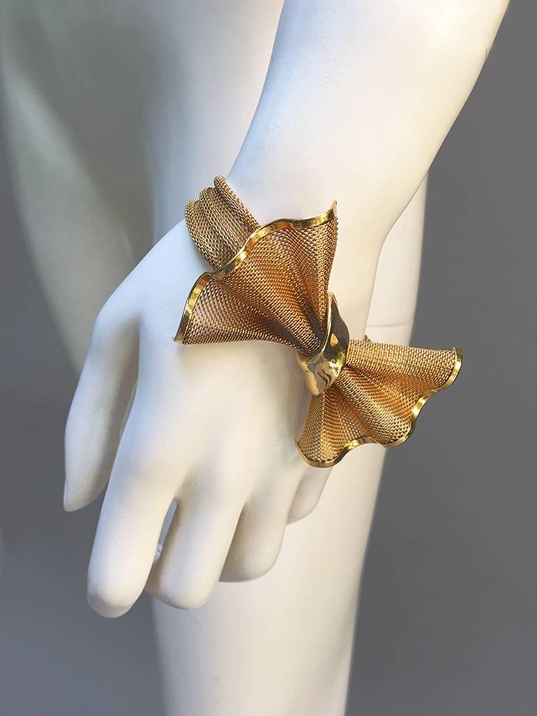 Absolutely Fabulous1980s Givenchy Vintage Tuxedo  Bow Mesh Bracelet- Super Super Super gorgeous ! 
Fantstic quality !!

- extra large double G G 's 
Size 7.5
In Mint Condition - as if never worn
Signed on back Givenchy
Bright Gold Tone 