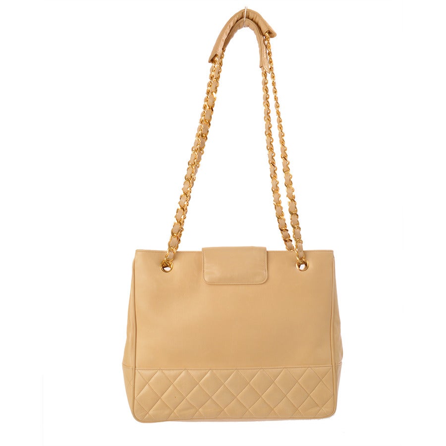 This classic bag in signature Chanel beige is a timeless summer piece for any woman.
- Diamond quilt detailing around base of bag
- Gold CC on front with magnetic closure plus leather fold over flap for added security.
- Double straps of leather