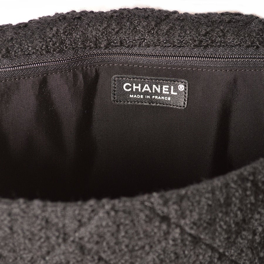 Chanel Easy Tweed Jumbo Crossbody Messenger Bag For Sale 5