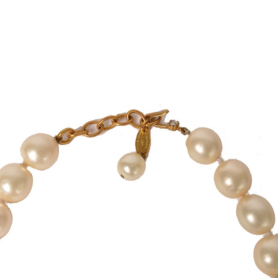 Chanel Pearl Choker Necklace In Excellent Condition In Toronto, Ontario