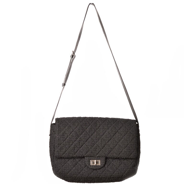 Chanel Easy Tweed Jumbo Crossbody Messenger Bag For Sale