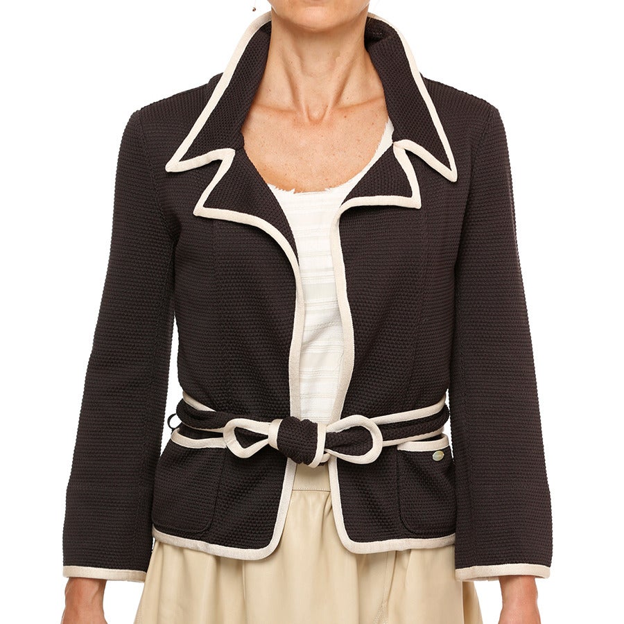 Chanel Iconic Navy with Cream Silk Knit Jacket In Excellent Condition For Sale In Toronto, Ontario