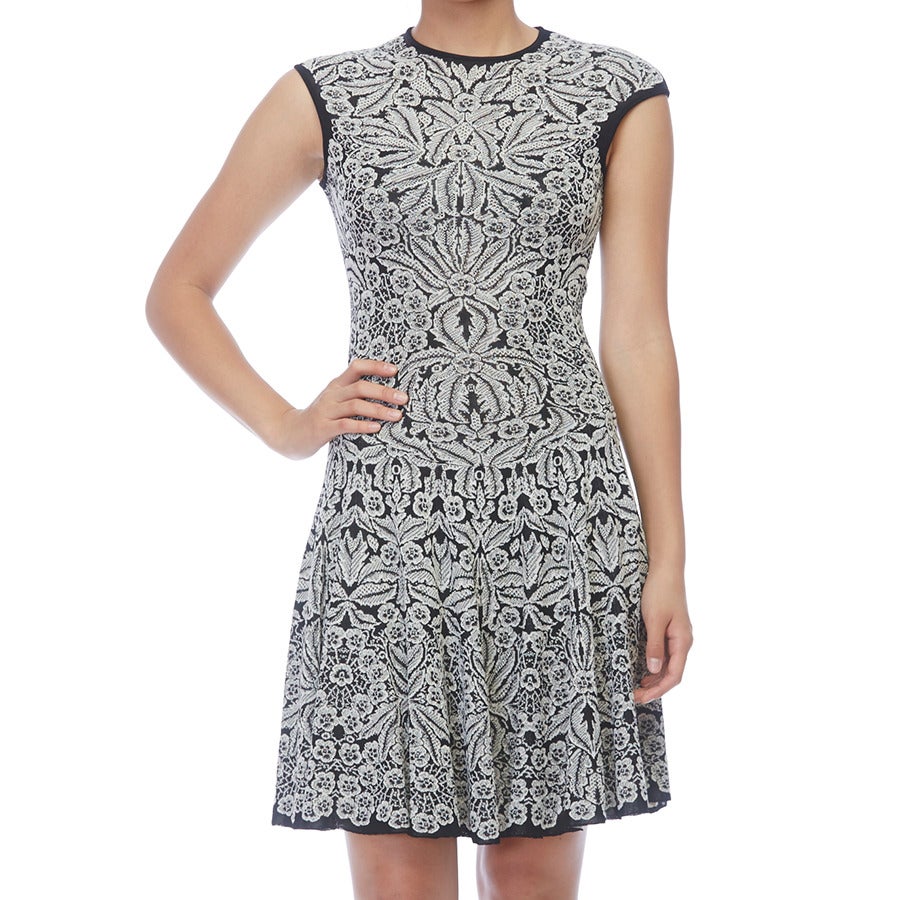 Black and white knit Alexander McQueen sleeveless dress with crew neck and flared skirt.
- Size S
- Measurements: Length: 38