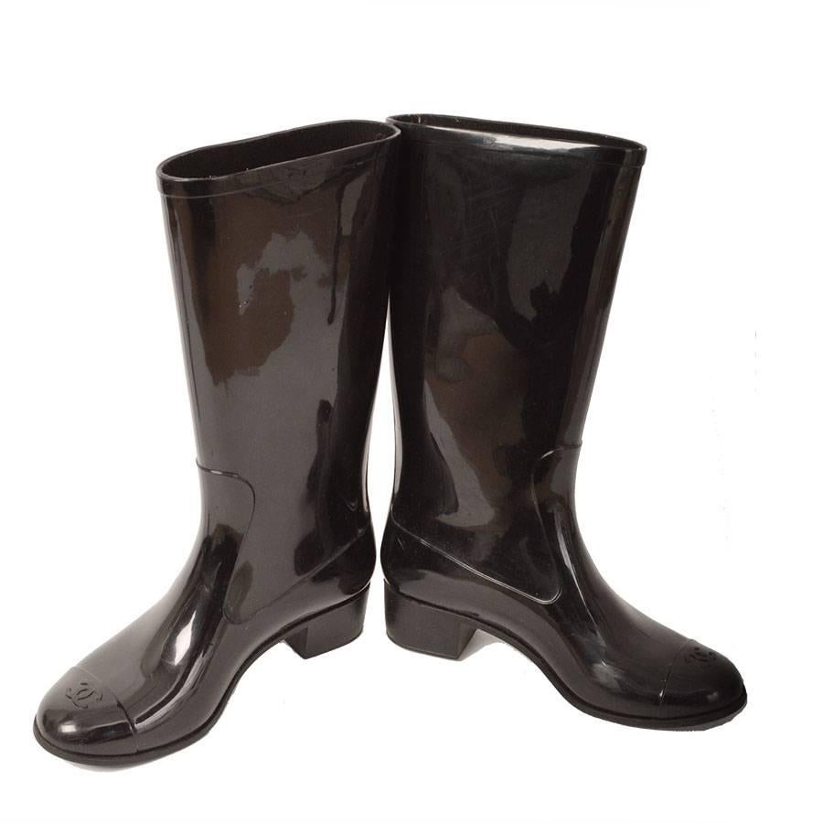 Women's Chanel Black Rain Boots (Size 37) For Sale