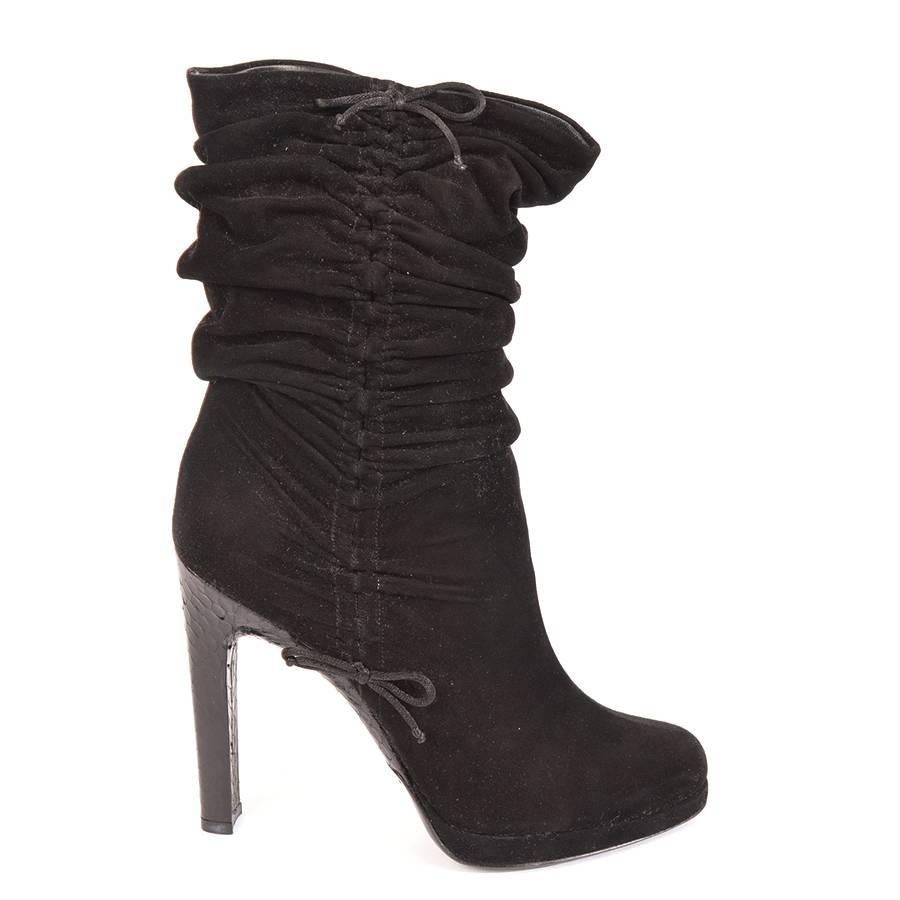 Gucci Black Suede Mid Calf Boots In New Condition For Sale In Toronto, Ontario