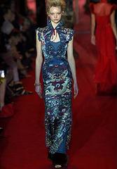 Seltenes YSL Tom Ford Asian Ensemble mit Nerzpelz im Met Costume Institute gesehen