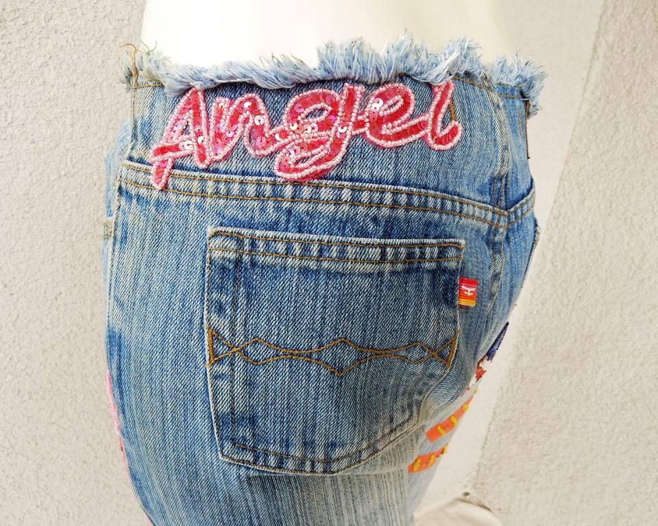 Kosiuko Rare Vintage Jeans with Large Roses Embellished Jeans  New Condition   In New Condition In Los Angeles, CA