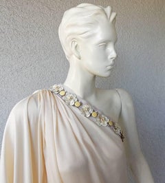 Lanvin - Robe drapée blanche style grec avec encolure asymétrique ornée de fleurs