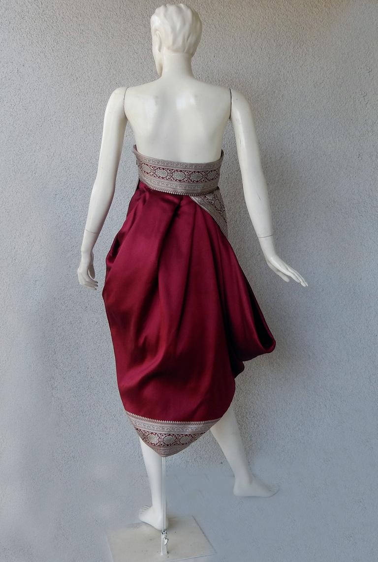 Alexander McQueen 2008 Look of Royalty Rotes und silbernes trägerloses Kleid Damen im Angebot