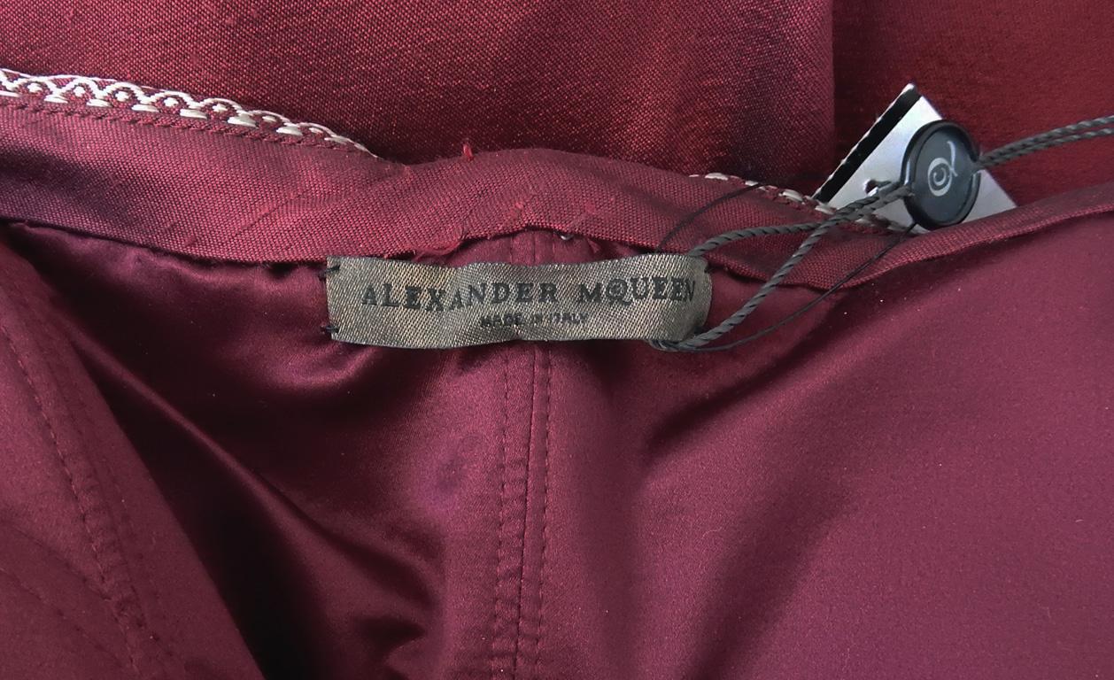 Alexander McQueen 2008 Look of Royalty Rotes und silbernes trägerloses Kleid im Angebot 1