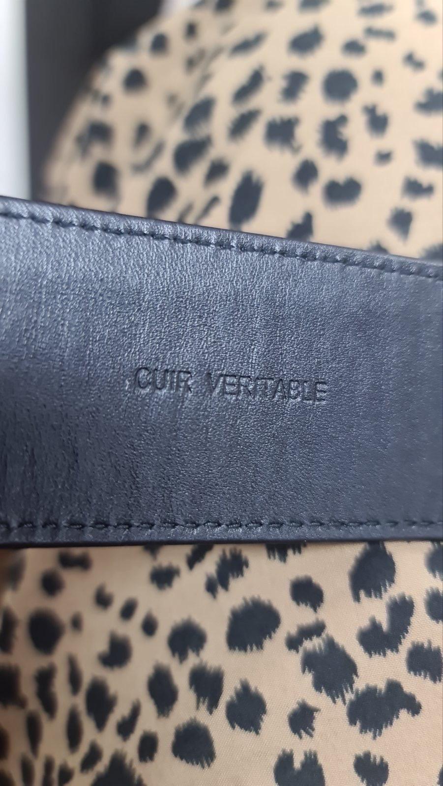 Cintura Chanel in pelle nera con fascetta in gros grain e logo in metallo In condizioni ottime in vendita a Krakow, PL