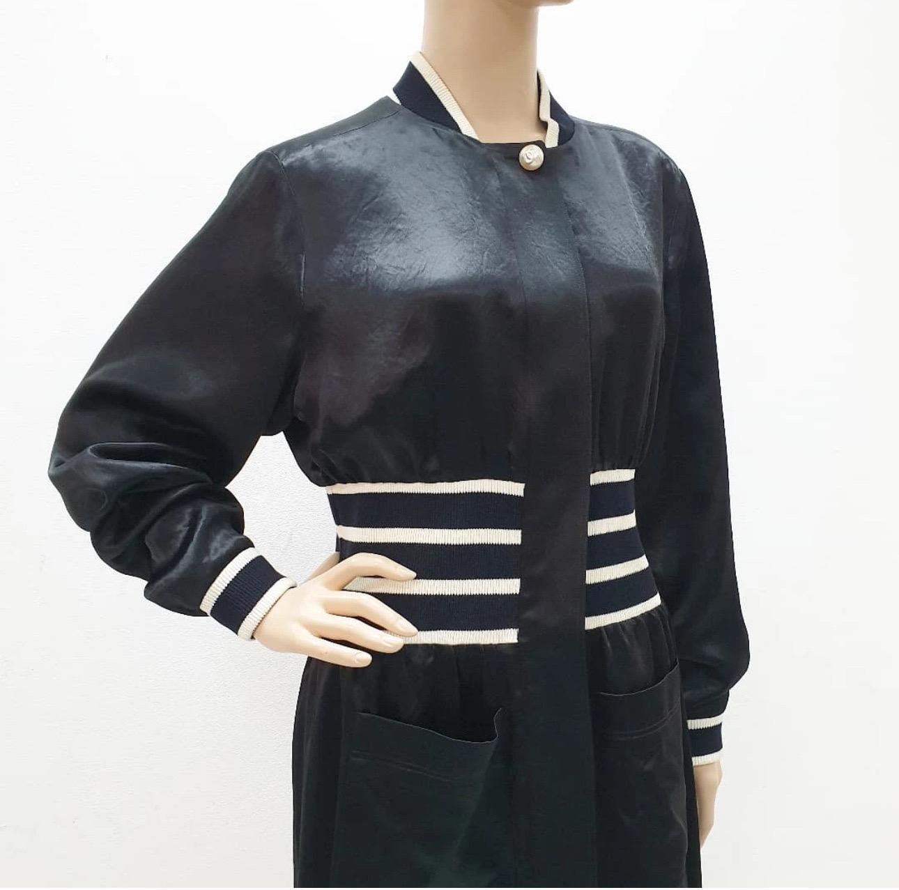 Chanel Schwarz Krepp Zip Front Midi Kleid Sz.38 im Angebot 2