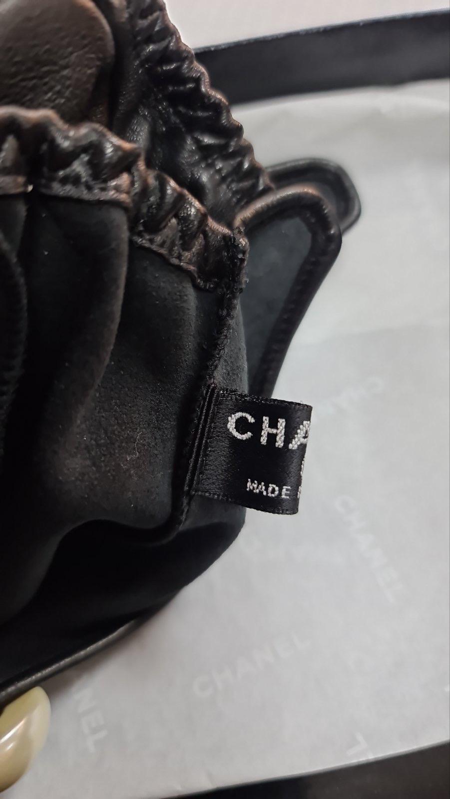 NWOT Chanel Guanti senza dita in pelle di agnello nera con finte perle Sz. 7 in vendita 3