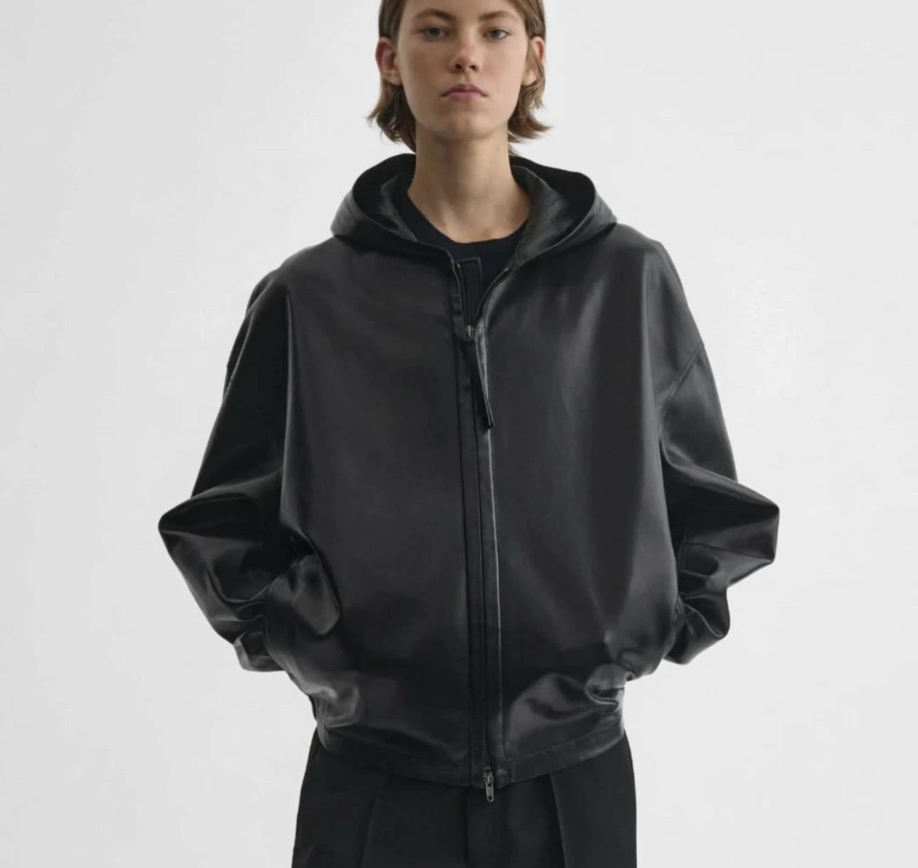 Celine BOMBER CON CAPPUCCIO IN PELLE NERA TAGLIA 42 in vendita 2