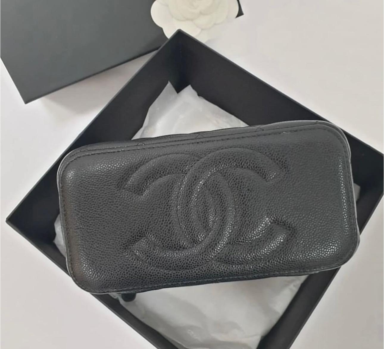 Chanel Kaviar kleine Kette Vanity Case im Angebot 3