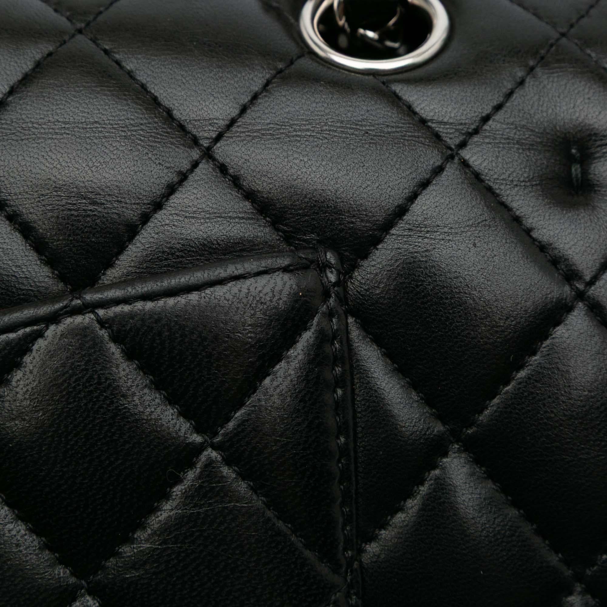 Chanel Medium Classic Schwarzes Lammfell Double Flap Damen im Angebot