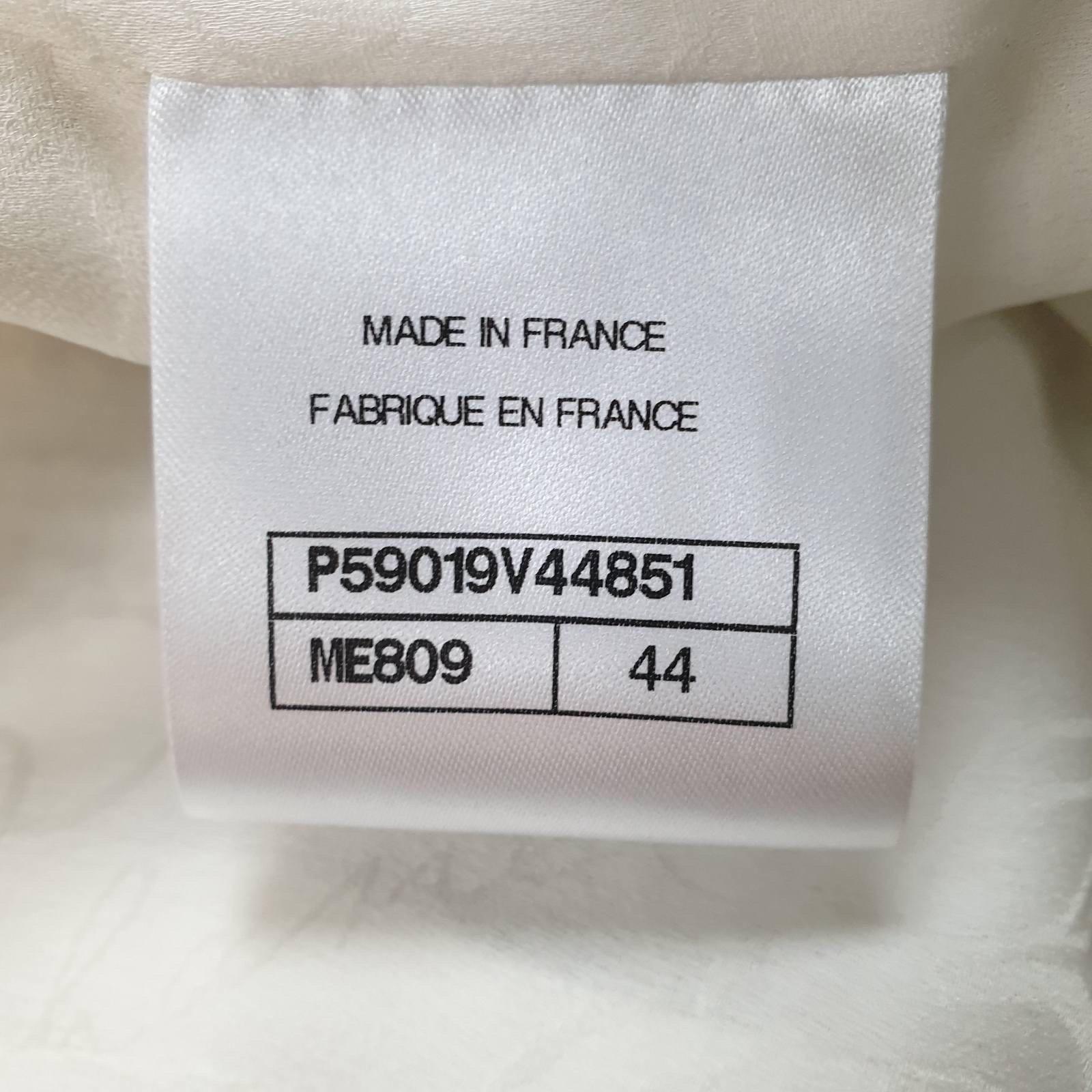 Look 20 du défilé Métiers d'Art Pre-Fall 2018
Livré sans nœud papillon en soie
Sz.44
Porté une fois
Le cintre n'est pas inclus