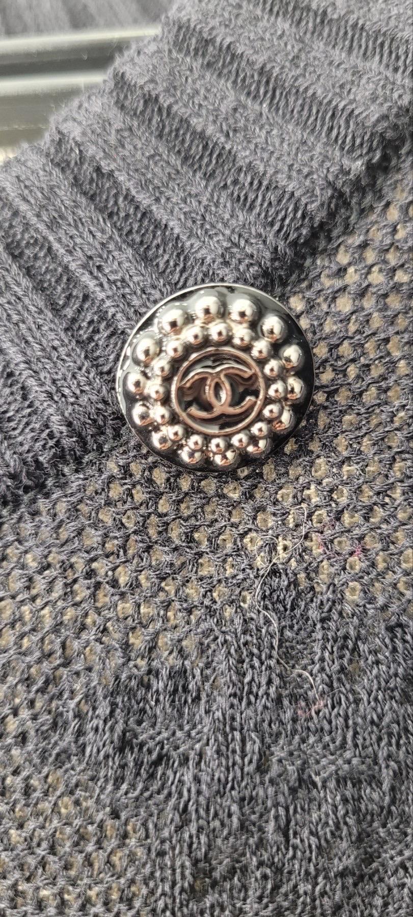 Chanel Schwarz stricken kurze Ärmel CC Button Minikleid Sz.40 im Angebot 1