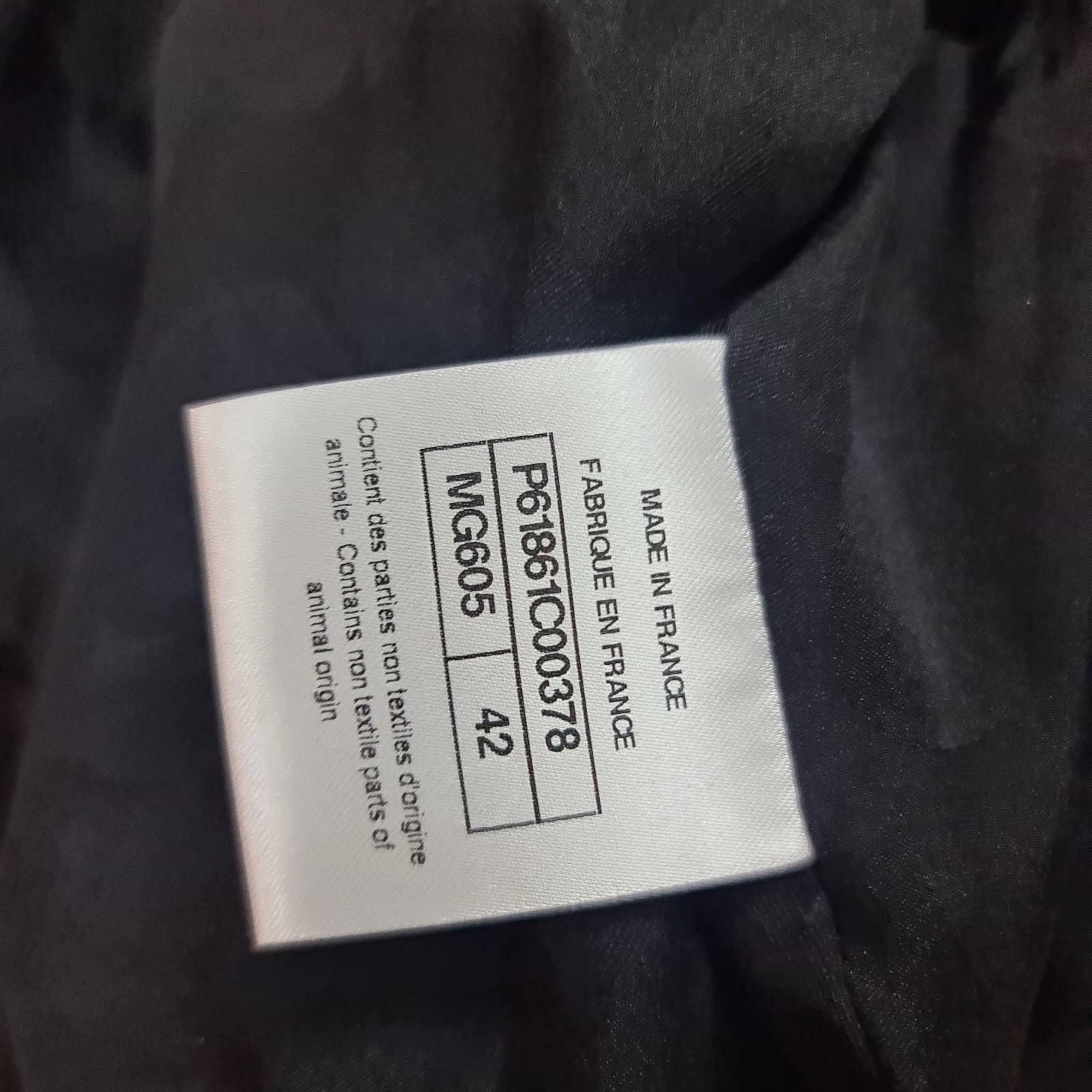 NWOT Giacca in pelle Chanel 2019 Grafiti Sz.42 in vendita 3