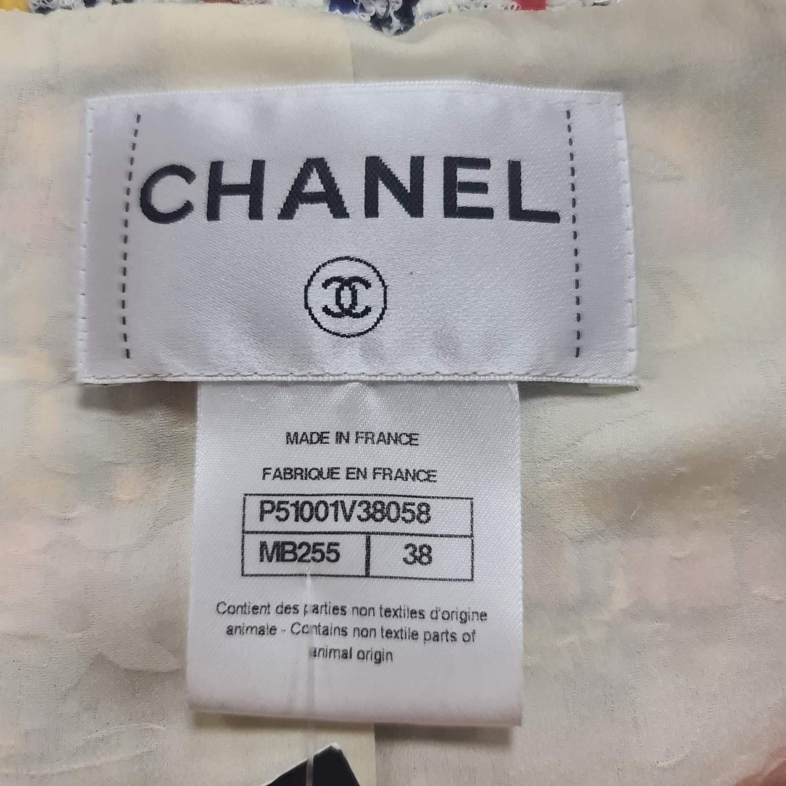 Grigio Chanel 14K$ Incredibile giacca in tweed con nastro Sz.38 in vendita