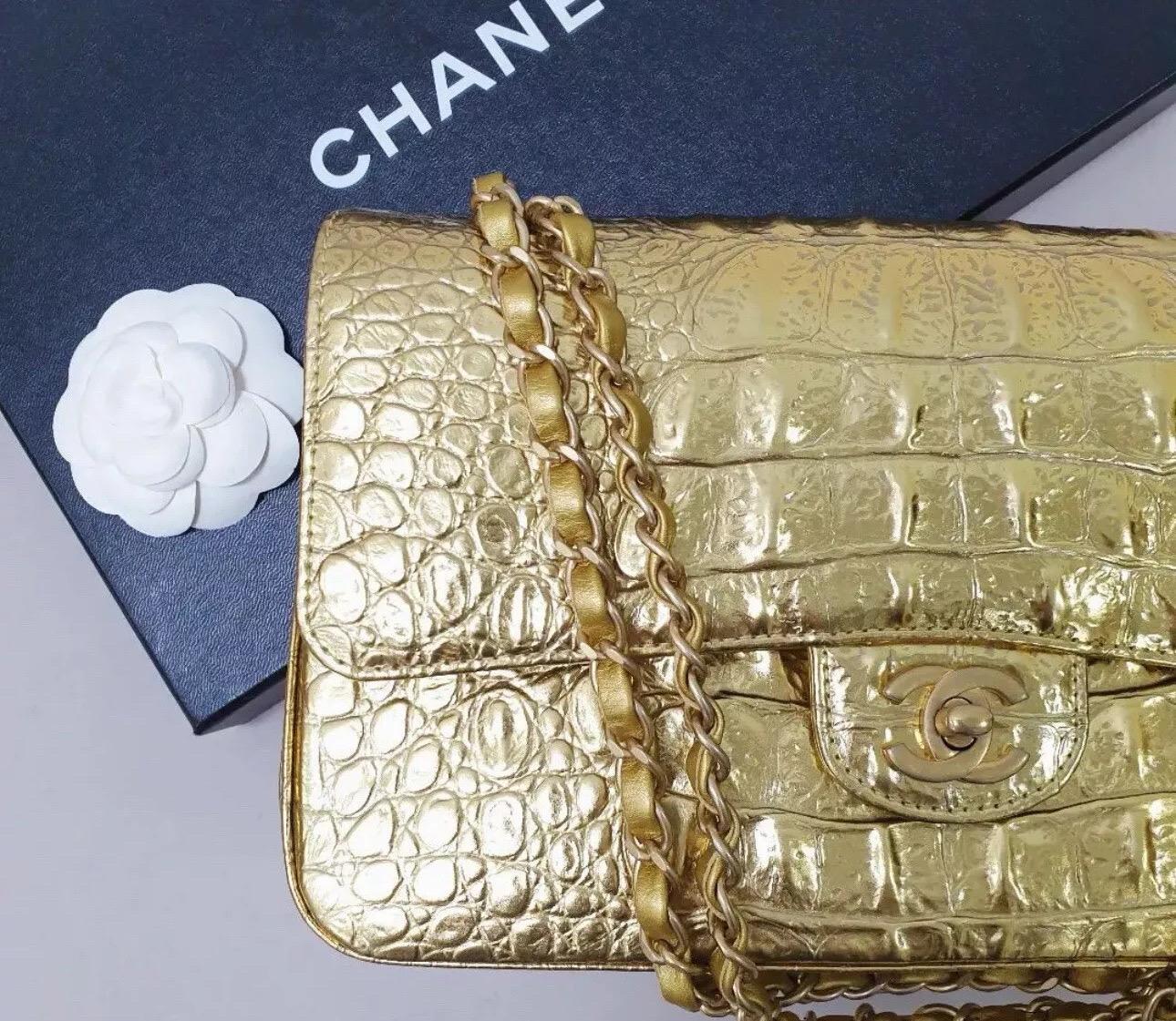 Chanel Medium Gold Croco Embossed Double Flap Shoulder Bag en vente 1