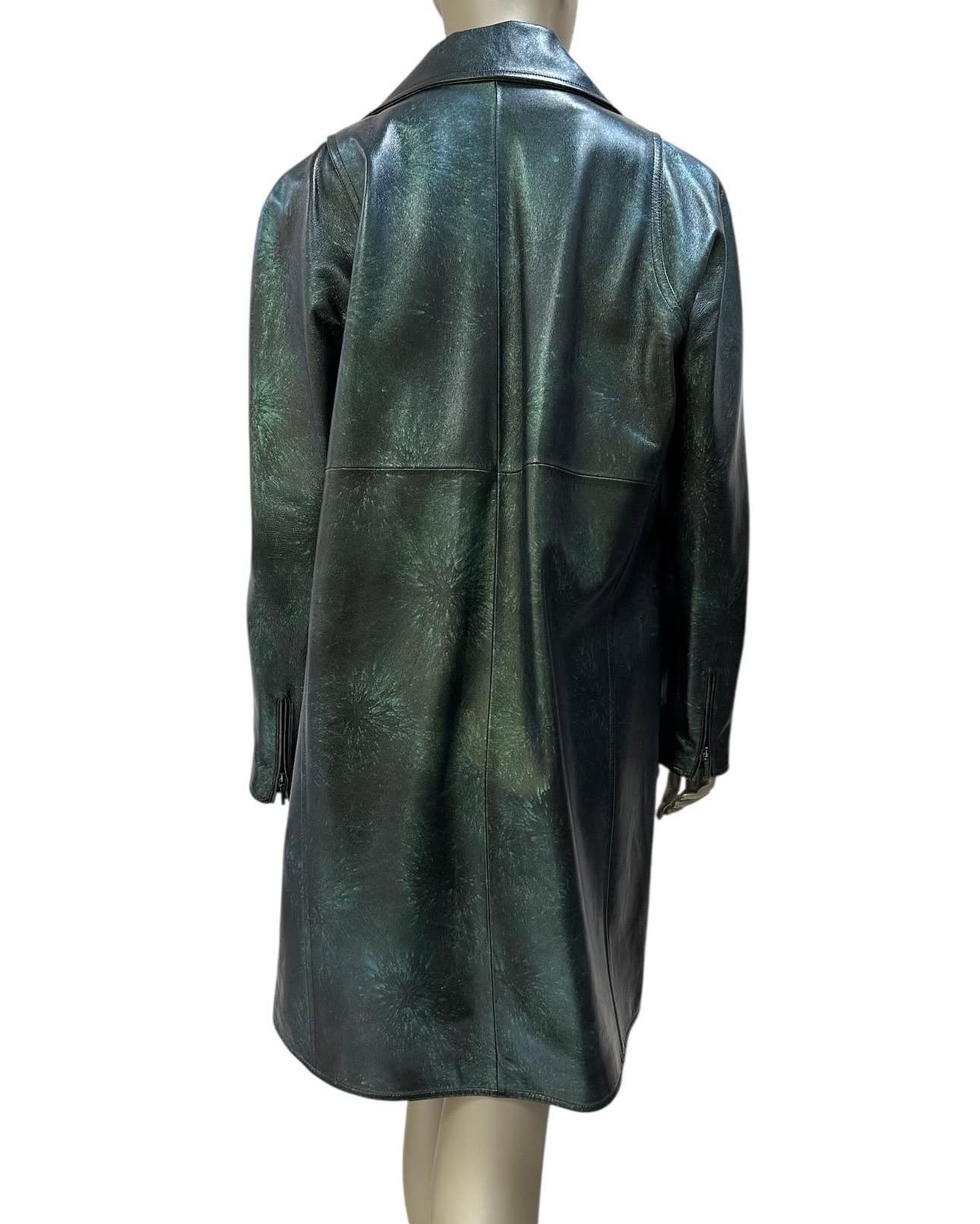 Chanel Manteau en cuir irisé vert foncé Sz.48 Pour hommes en vente