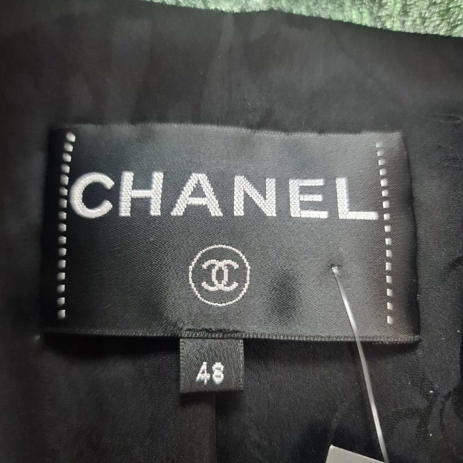 Chanel Manteau en cuir irisé vert foncé Sz.48 en vente 4
