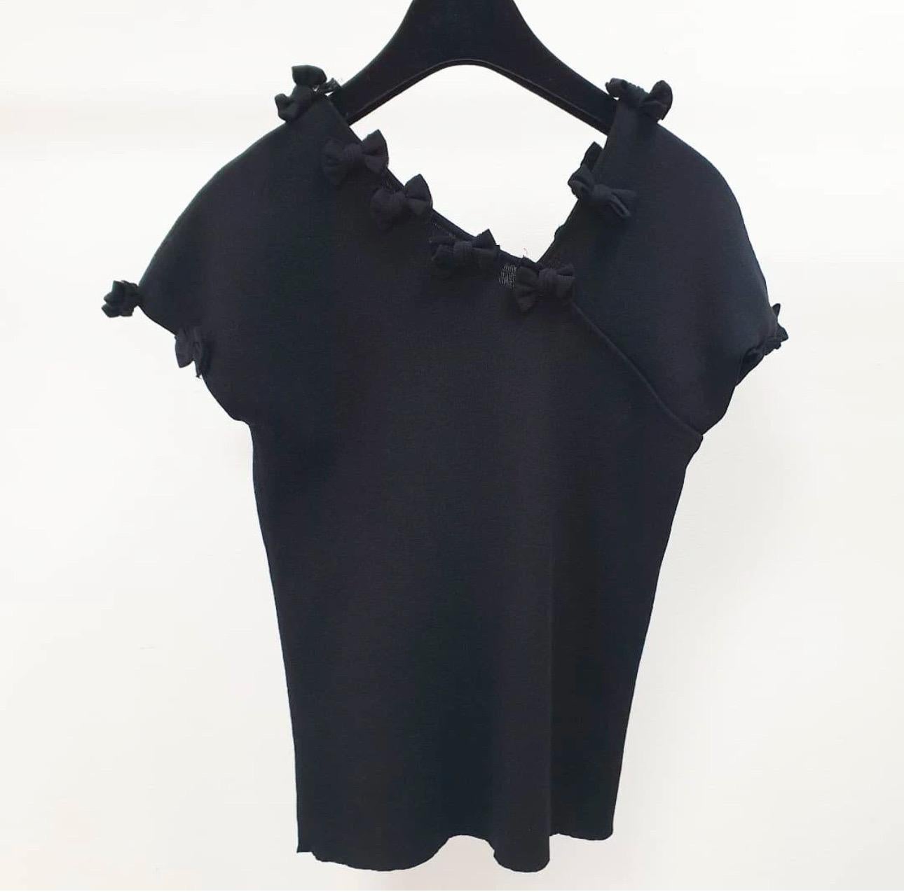 Chanel Nero Fiocchi CC Logo Maglione Top Maglia Sz.40 in vendita 1