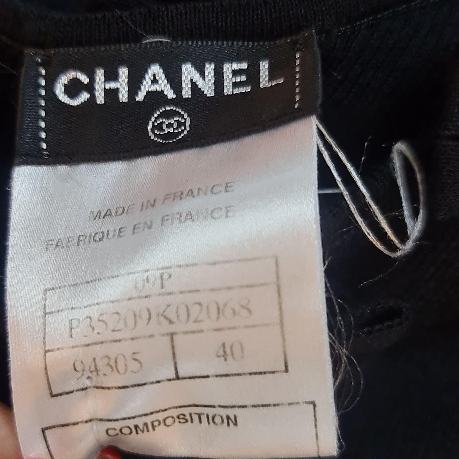 Chanel Nero Fiocchi CC Logo Maglione Top Maglia Sz.40 in vendita 3