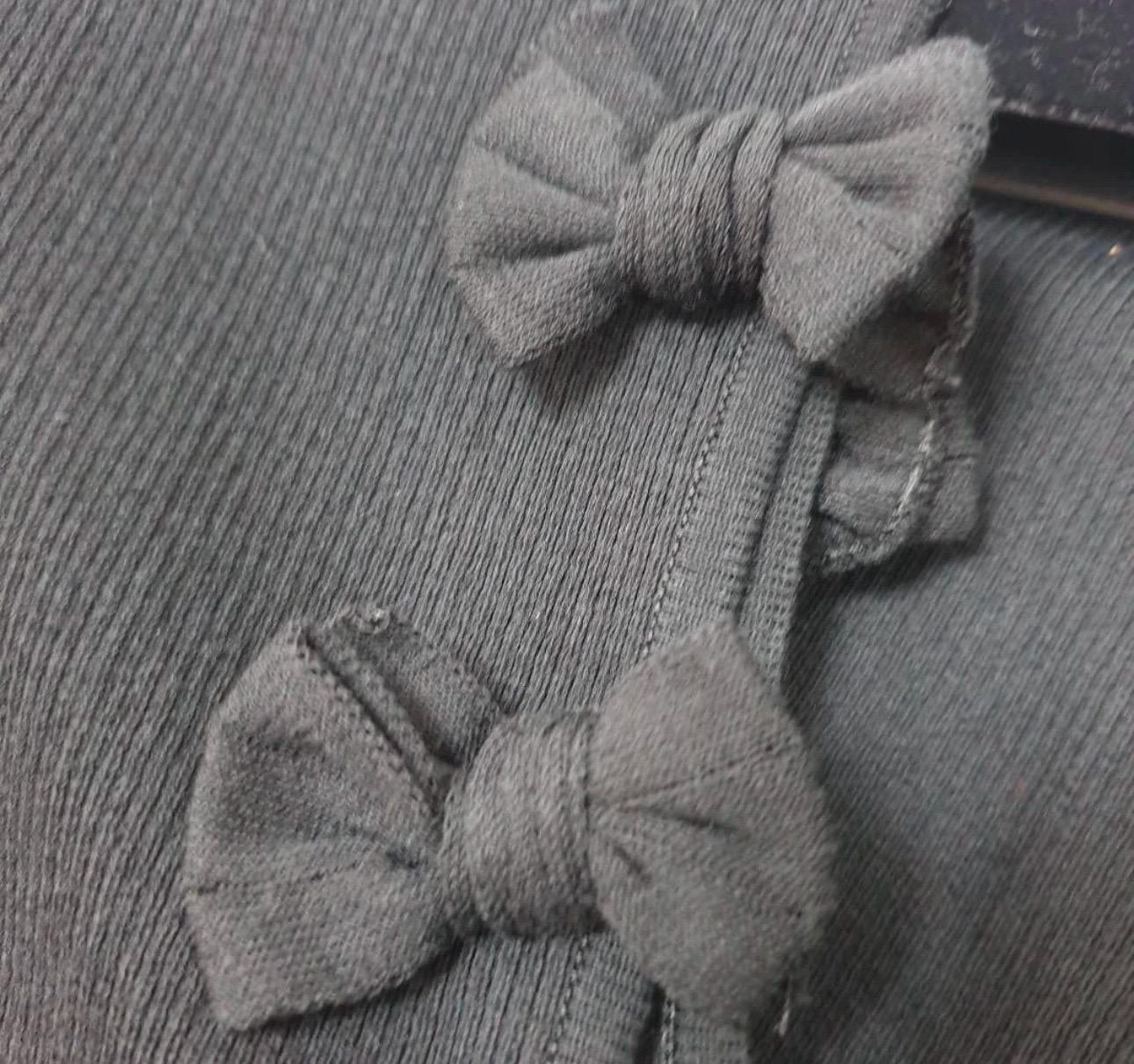 Chanel Nero Fiocchi CC Logo Maglione Top Maglia Sz.40 in vendita 4