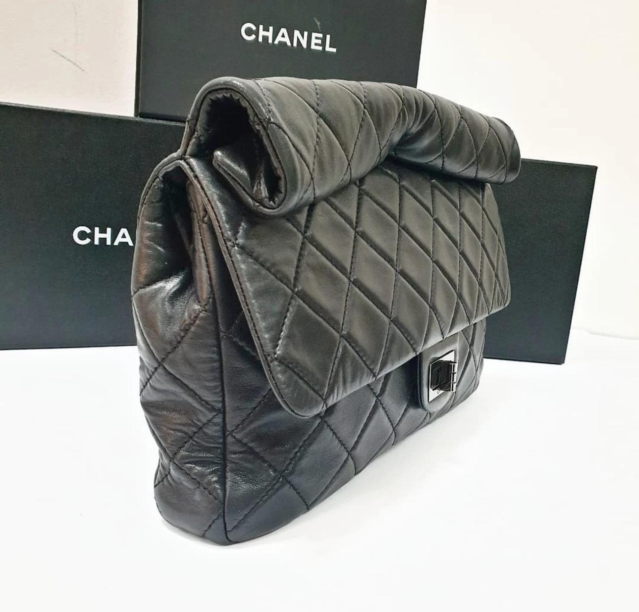 Chanel 2.55 Jumbo Roll Reissue Clutch In condizioni buone in vendita a Krakow, PL