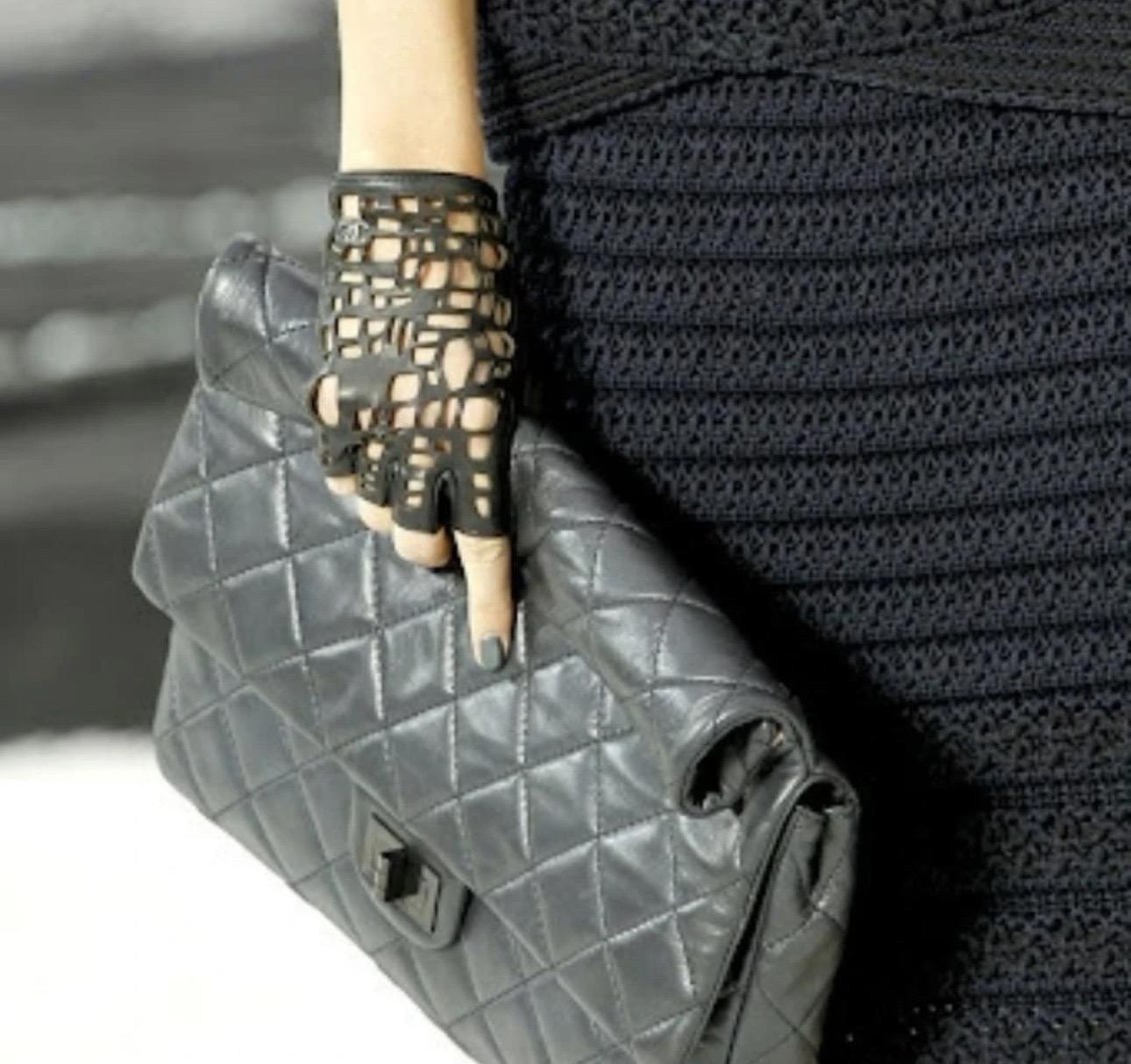 Chanel 2.55 Jumbo Roll Reissue Clutch in vendita 2