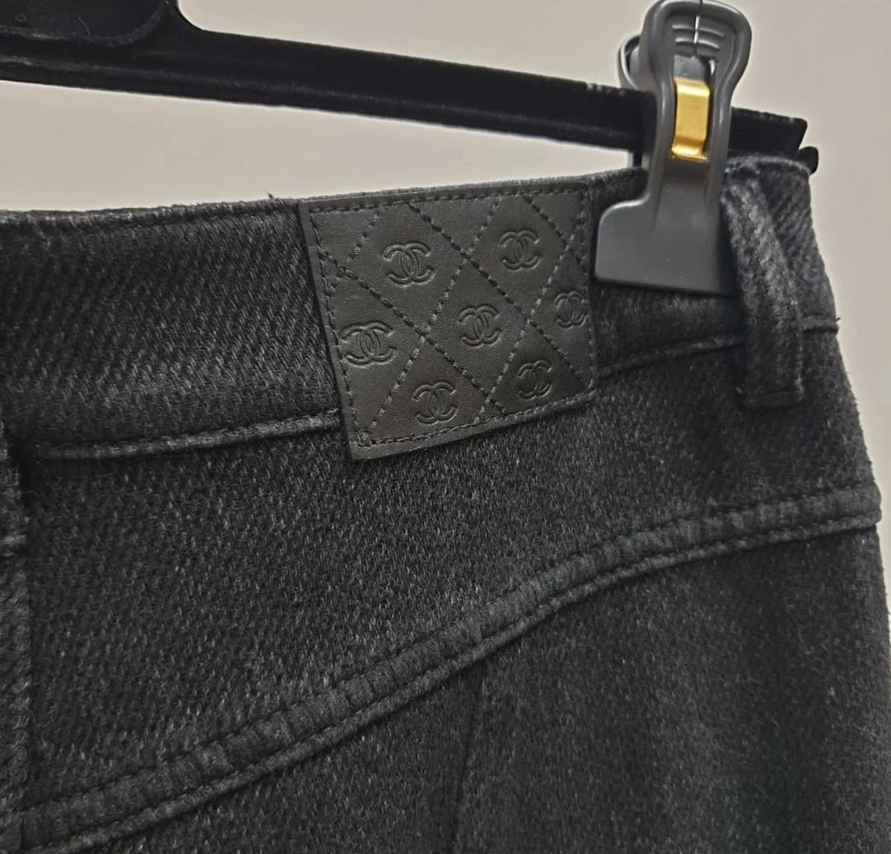 Noir Chanel CC Jeans en coton avec ceinture Sz.40 en vente