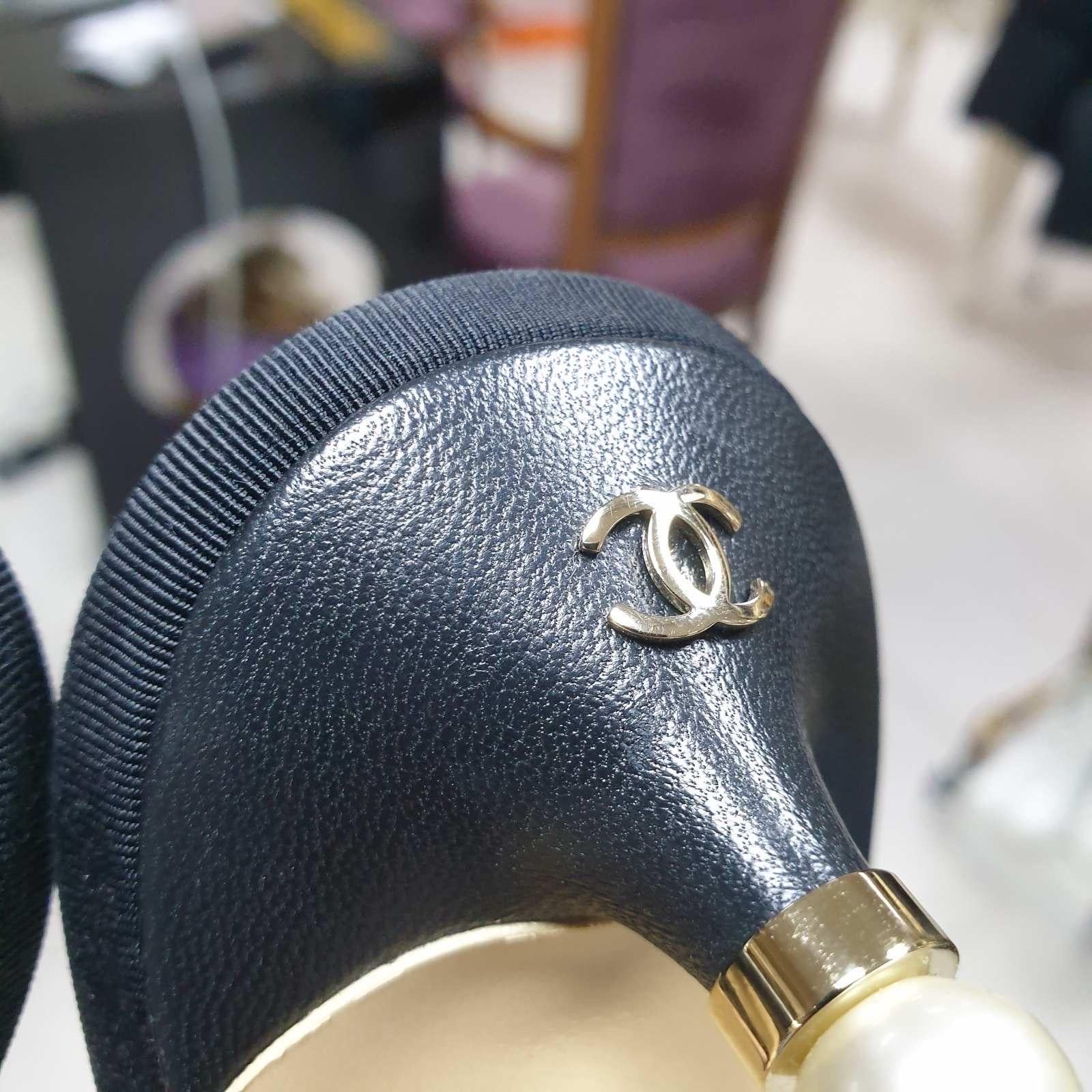 Chanel 2020 Interlocking CC Logo Pantoletten Sz.40 im Angebot 4